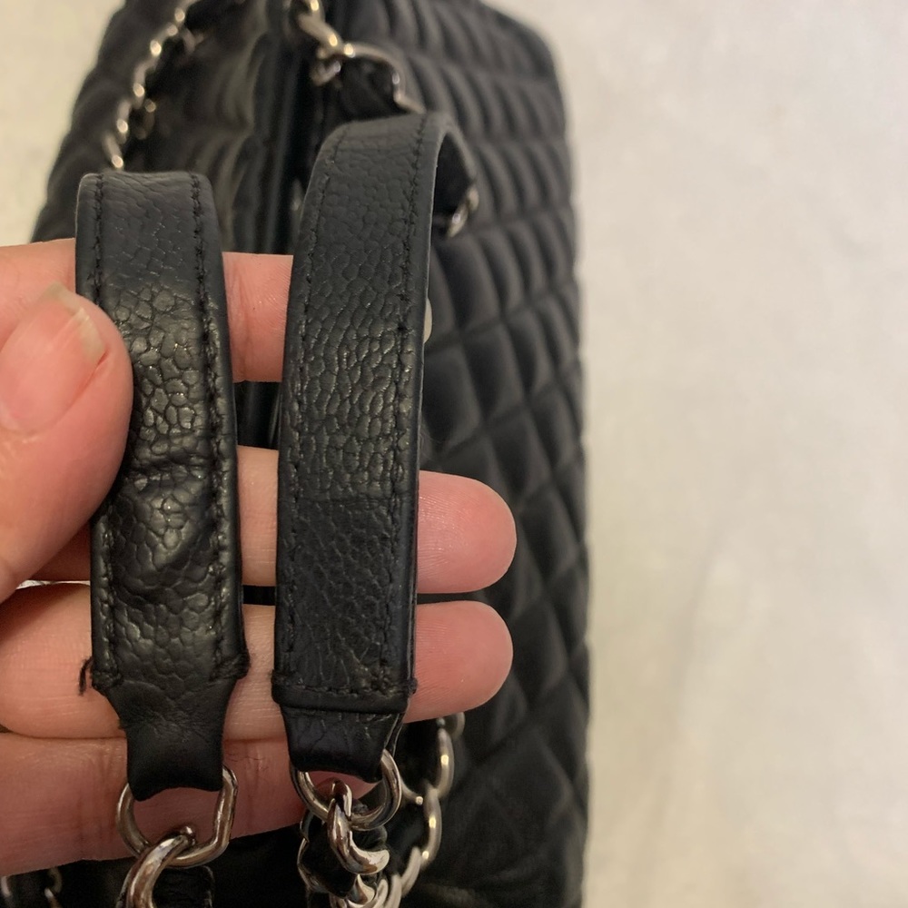 Authentic Chanel chain shoulder bag. - Picture 14 of 16